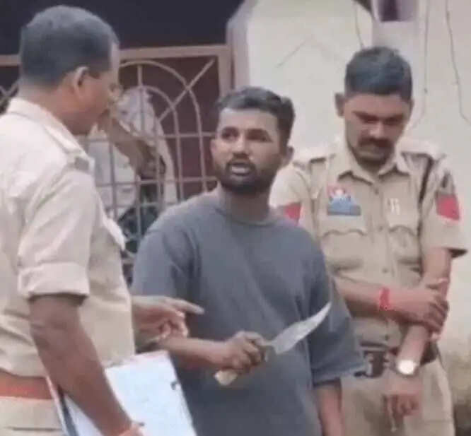 जीजा को जान से मारने की धमकी देने वाला आरोपित धारदार हथियार के साथ गिरफ्तार