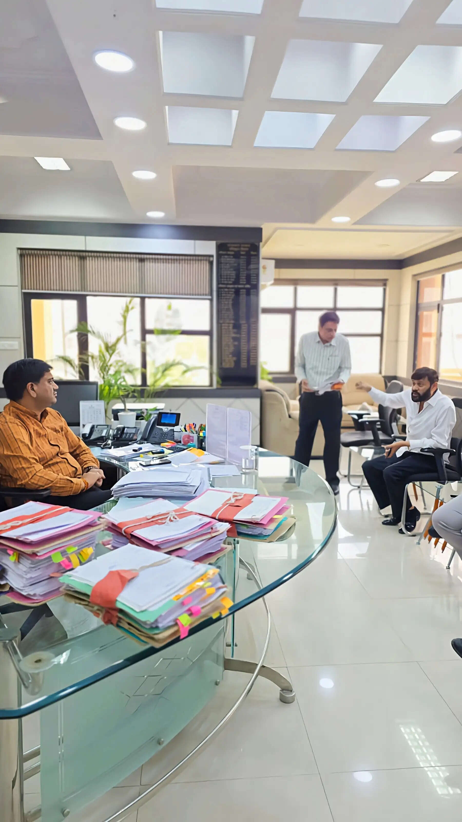 ट्रांसपोर्टरों की समस्याएं लेकर कमिश्नर से मिला प्रतिनिधिमंडल