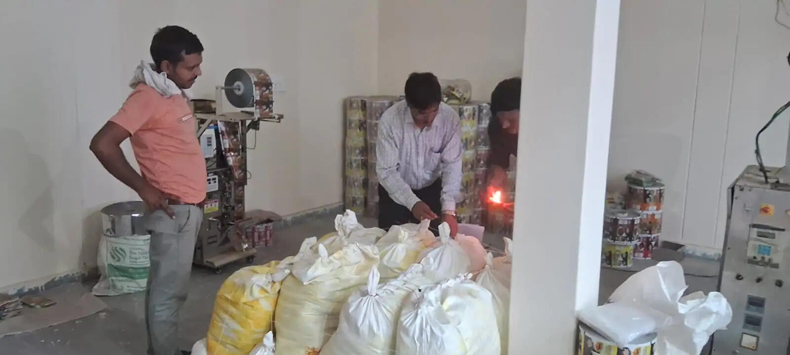 कानपुर : सीज 398 किलो हल्दी पाउडर गायब, तीन कारोबारियों के खिलाफ मुकदमा दर्ज