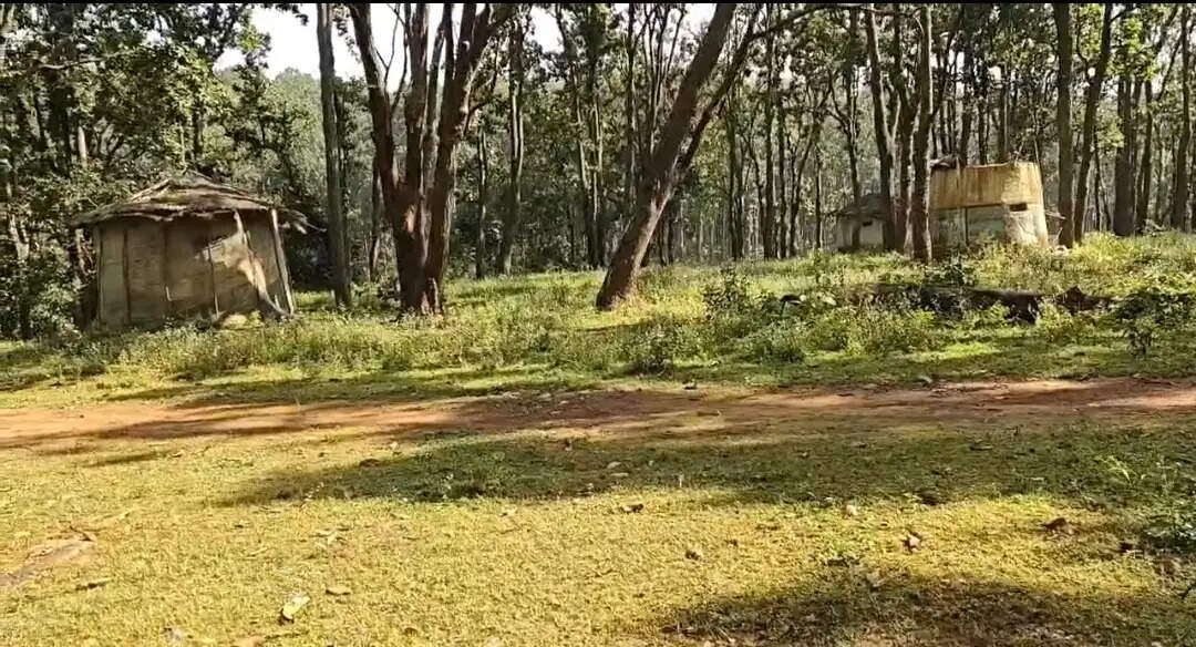 अनूपपुर: अमरकंटक के शंभूधारा में 7 ध्यान कुटियां में से 3 बदहाली की भेंट चढ़ी