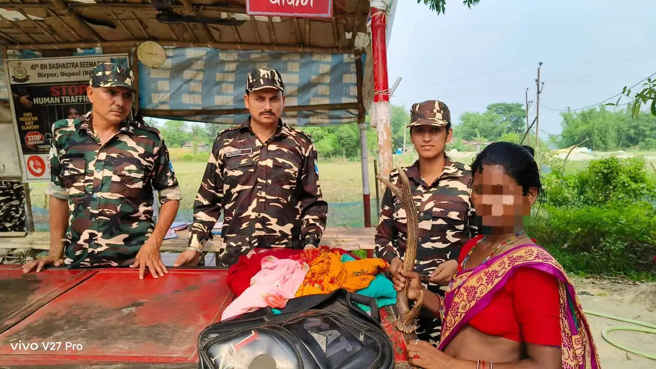 एसएसबी ने हिरण के सींग के साथ एक नेपाली महिला को पकड़ा