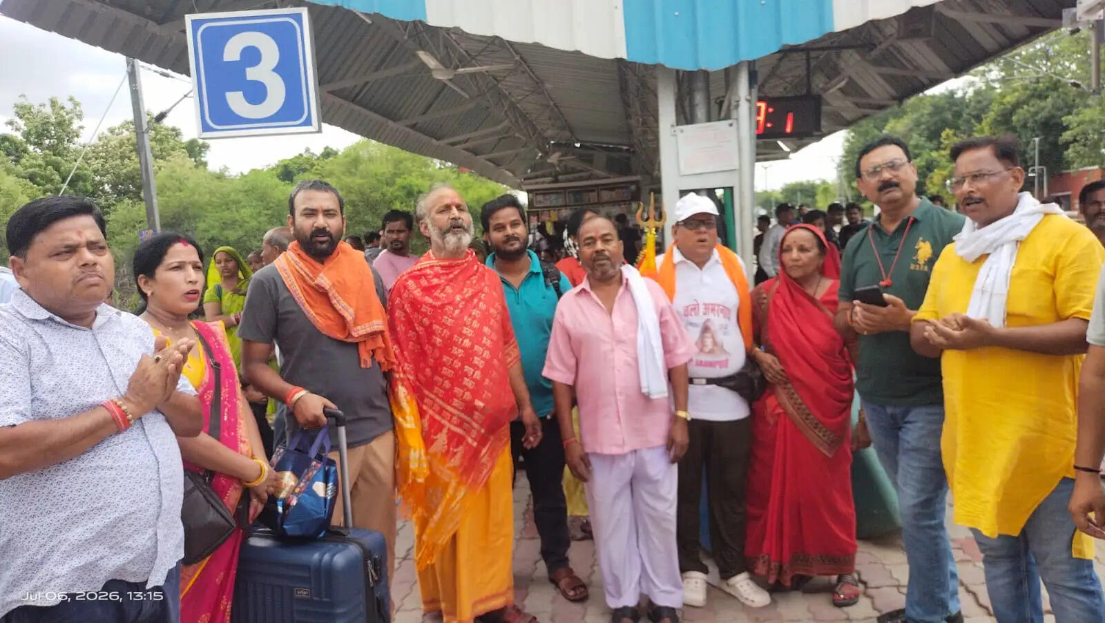 जौनपुर से 151 श्रद्धालुओं का जत्था अमरनाथ यात्रा पर रवाना