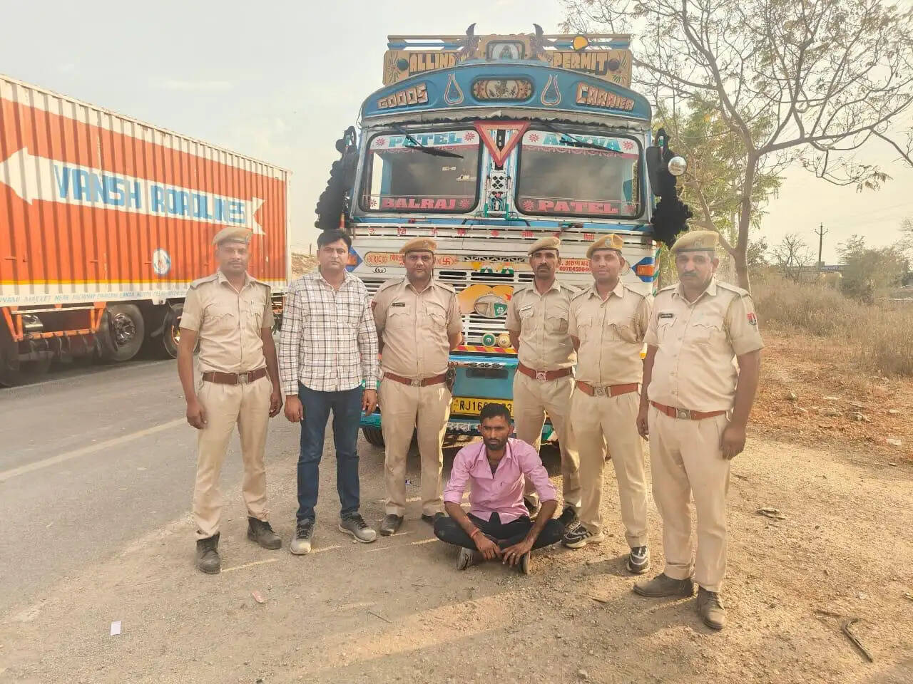 ट्रक के केबिन में छुपा कर ले जा रहे करोड़ों रुपये मूल्य की 66 किलो से ज्यादा अफीम पकड़ी