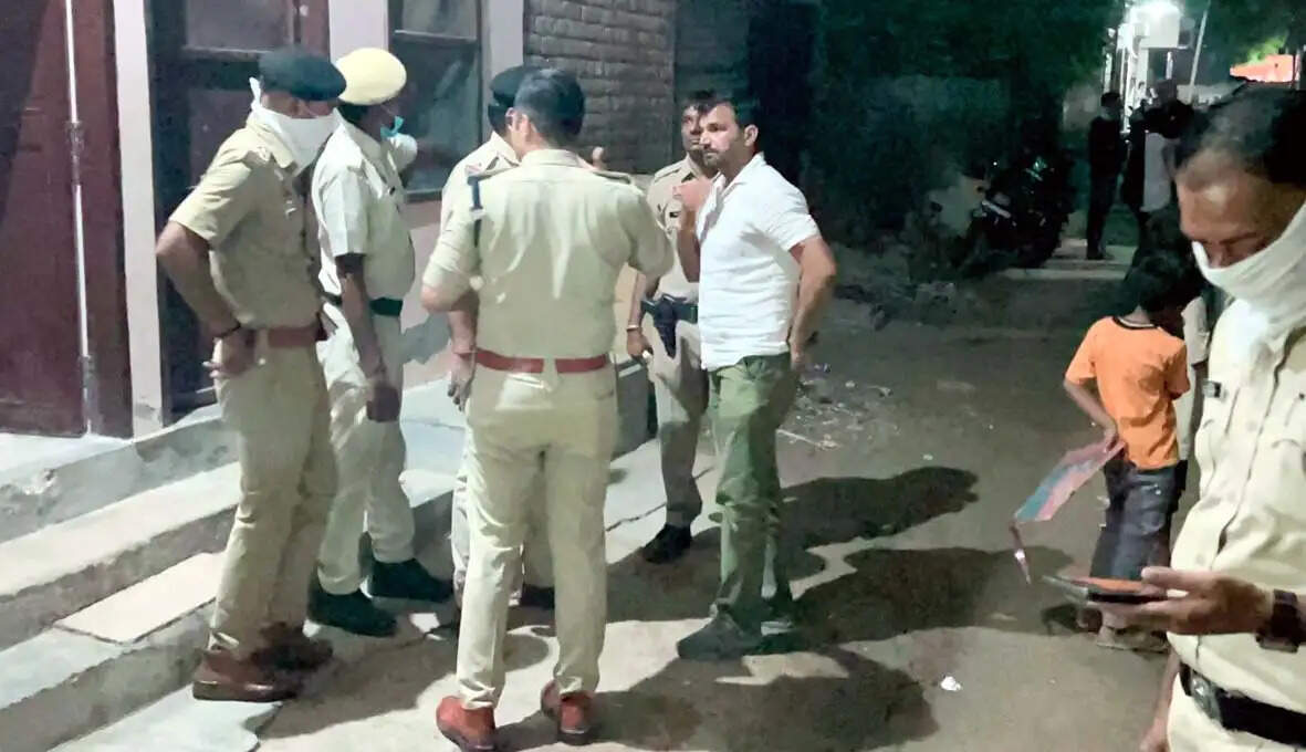 हांसी में लिव-इन में रह रही महिला की हत्या, बेटी बेसुध मिली व सात साल का बेटा लापता