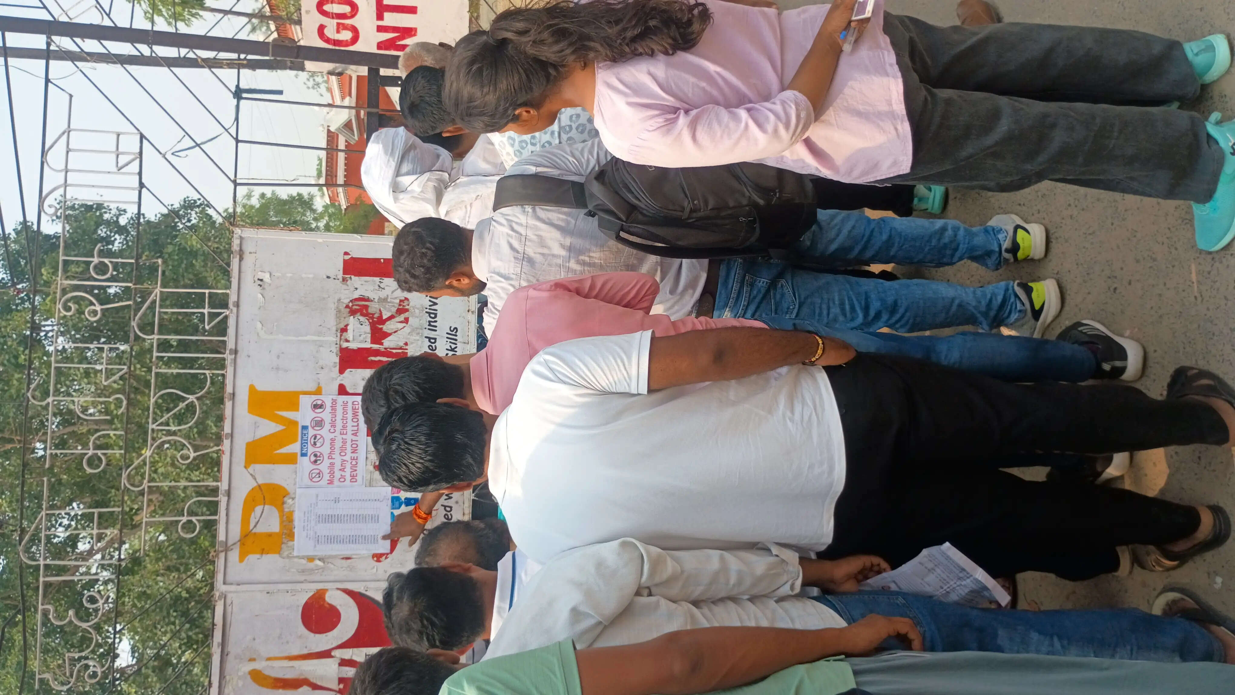 लेखपाल चयन परीक्षा : 12 परीक्षा केंद्रों पर 4,968 अभ्यर्थी परीक्षा में शामिल