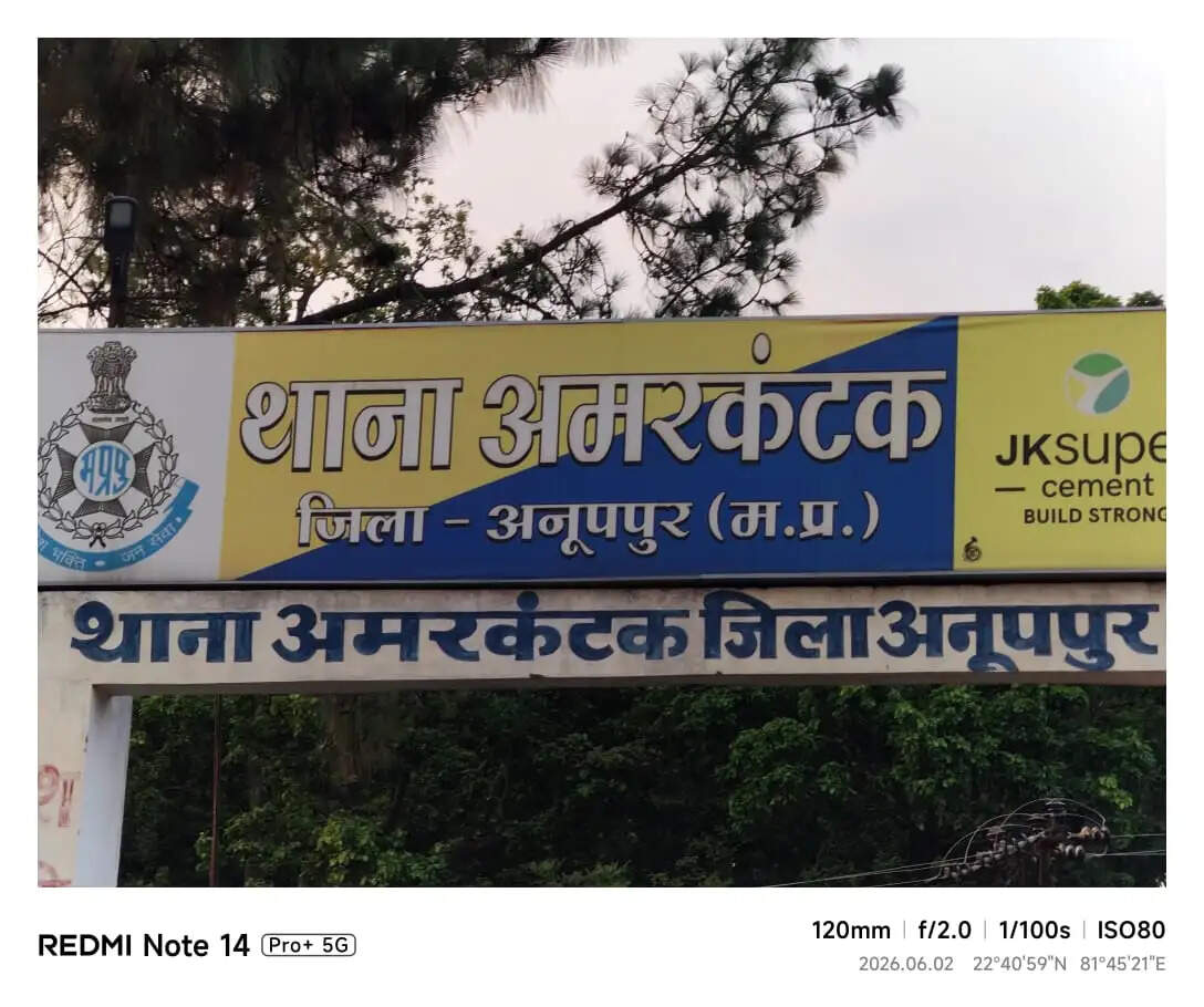 अनूपपुर: रात में खाना देने में देरी पर पत्नी पर कुल्हाड़ी से हमला, दिन में पति ने फांसी लगाकर दी जान