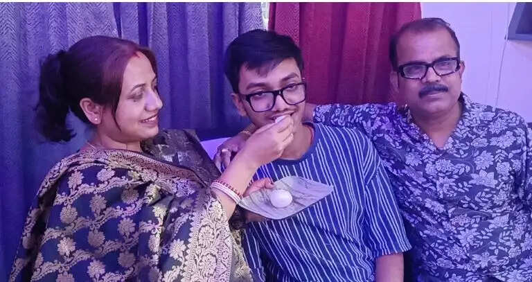 उच्च माध्यमिक में&nbsp;कूचबिहार के चंद्रचूड़ सेन&nbsp;राज्य में चौथे स्थान पर