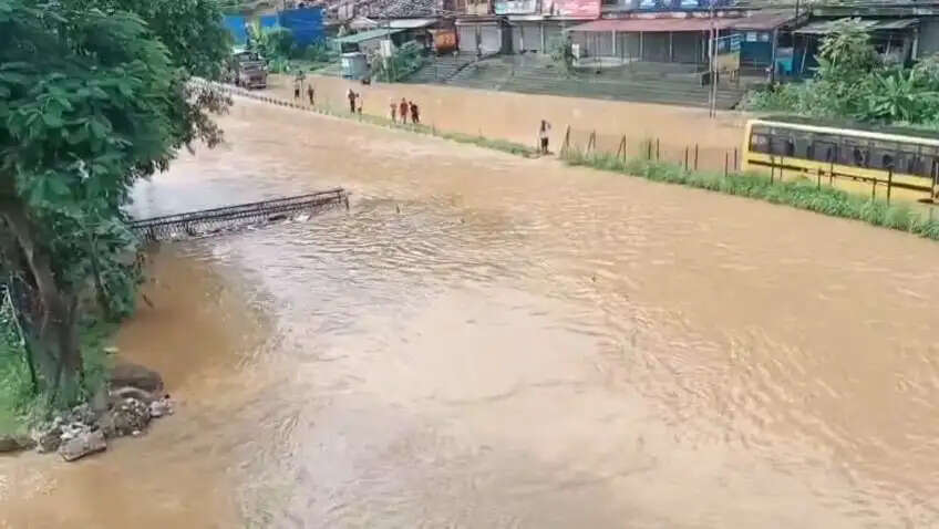 राष्ट्रीय राजमार्ग पर जल जमाव ,आवाजाढही ठप