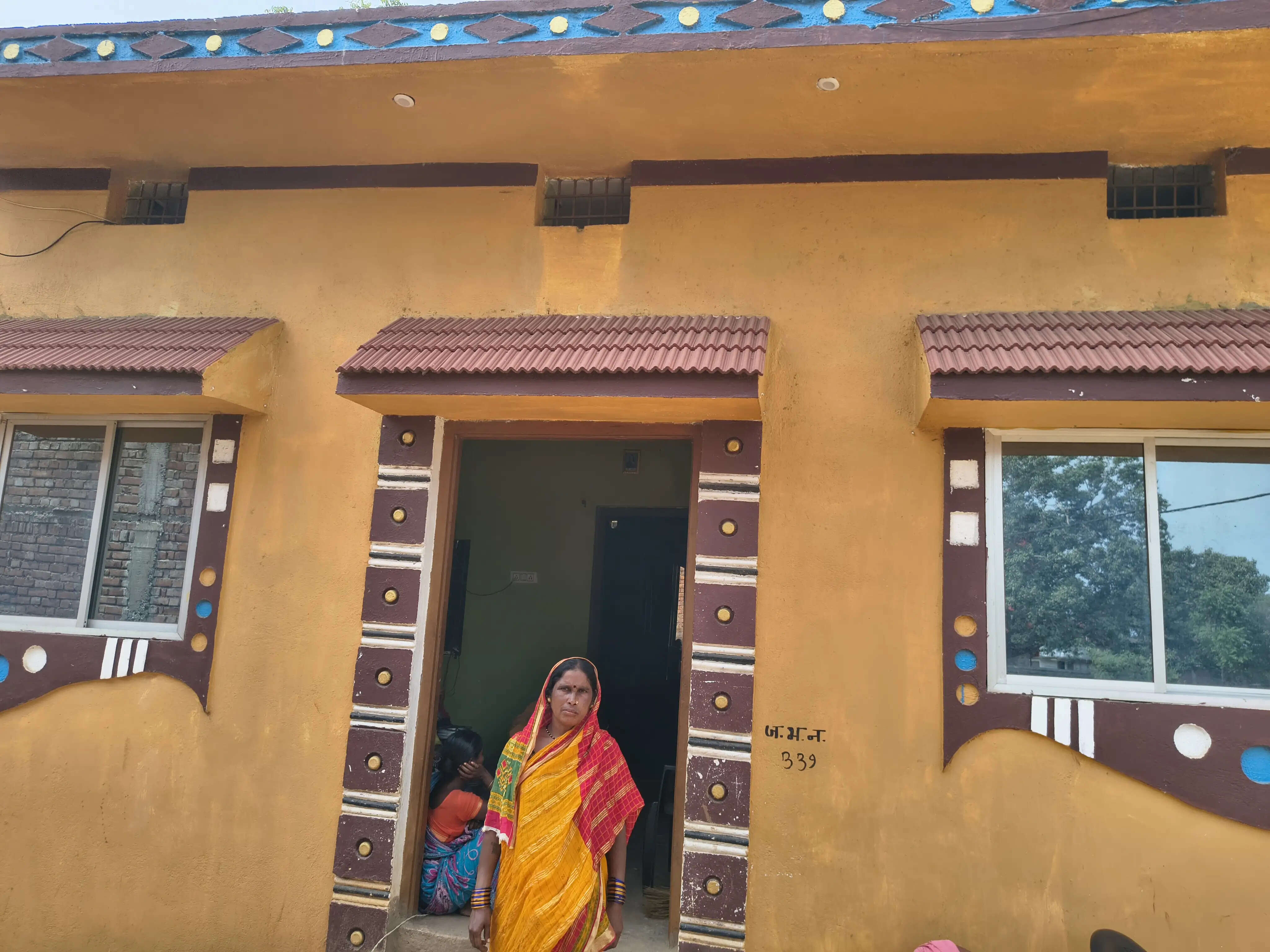 पीएम आवास योजना से काराबाई को मिला पक्का मकान