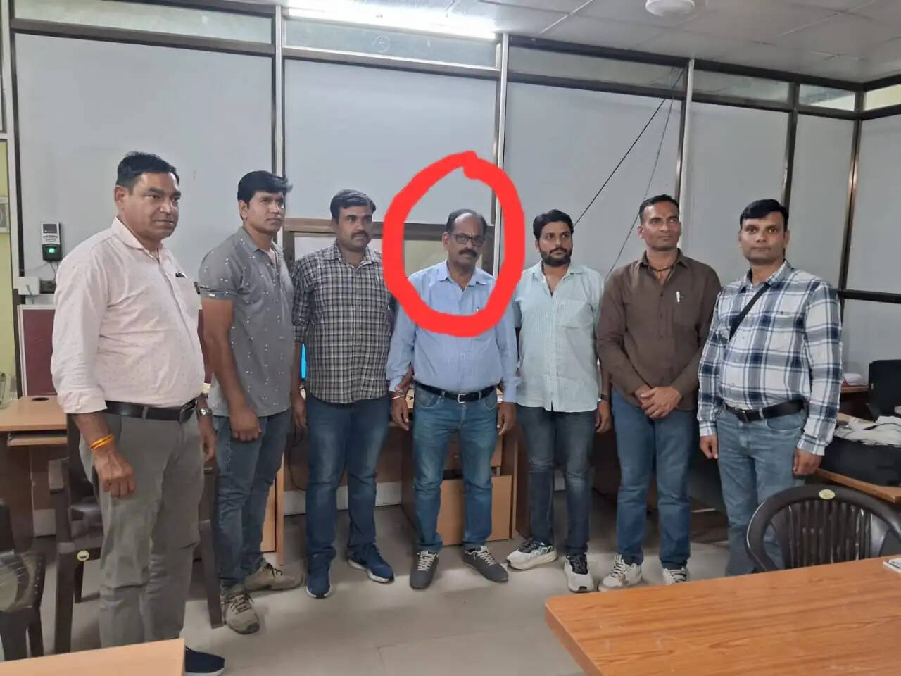 भू-अभिलेख निरीक्षक 15 हजार रिश्वत लेते गिरफ्तार