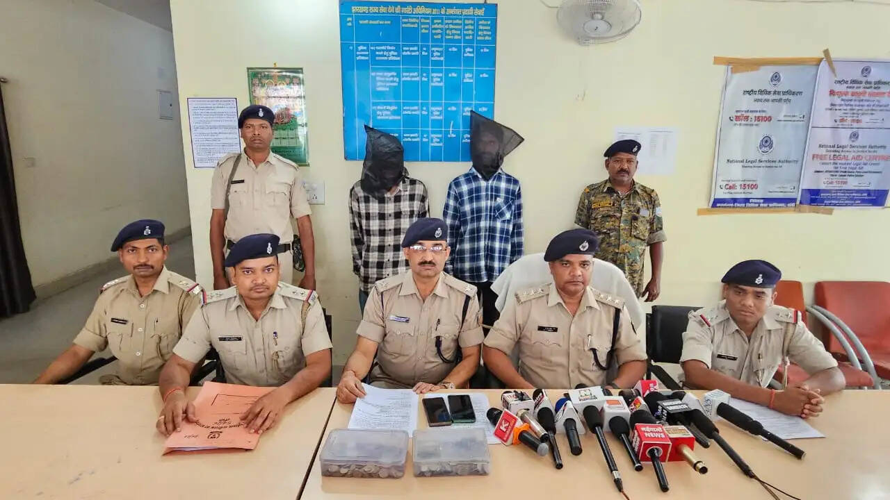 पुलिस ने दो चोरों को गिरफ्तार किया