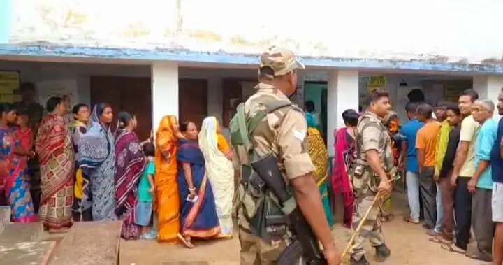 पूर्व बर्धमान की 16 विधानसभा सीटों पर शांतिपूर्वक मतदान जारी