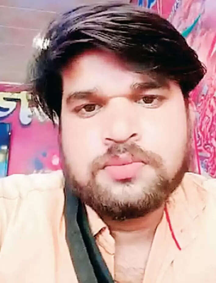 उज्जैनः मकान से गिरे युवक की मौत, परिजनों ने लगाया हत्या का आरोप