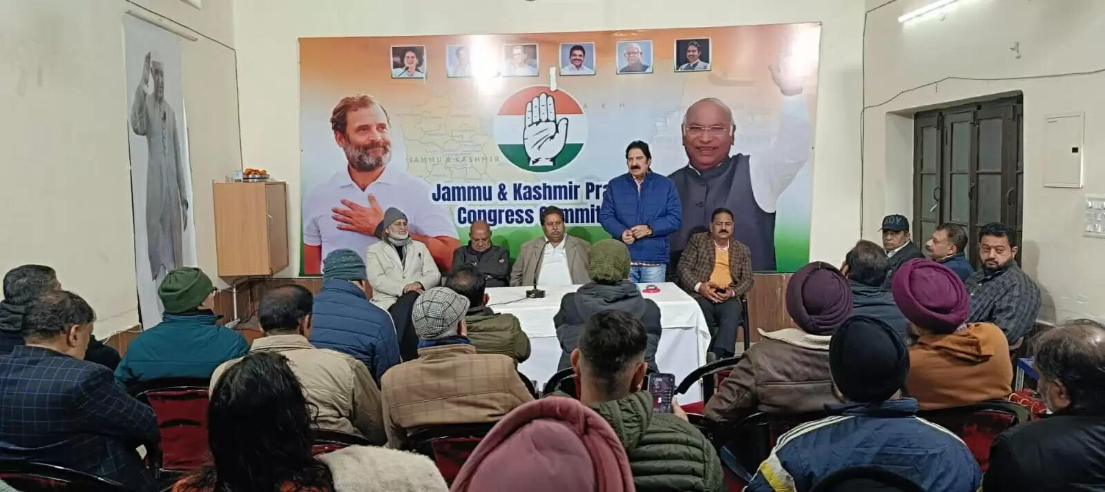 कांग्रेस की समीक्षा बैठक में जन आंदोलनों की प्रगति पर मंथन, बिजली संकट पर सरकार को घेरा