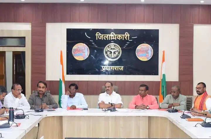 जनप्रतिनिधियों के सुझावों पर अधिकारी प्राथमिकता से करें समस्याओं का निस्तारण : प्रवीण पटेल