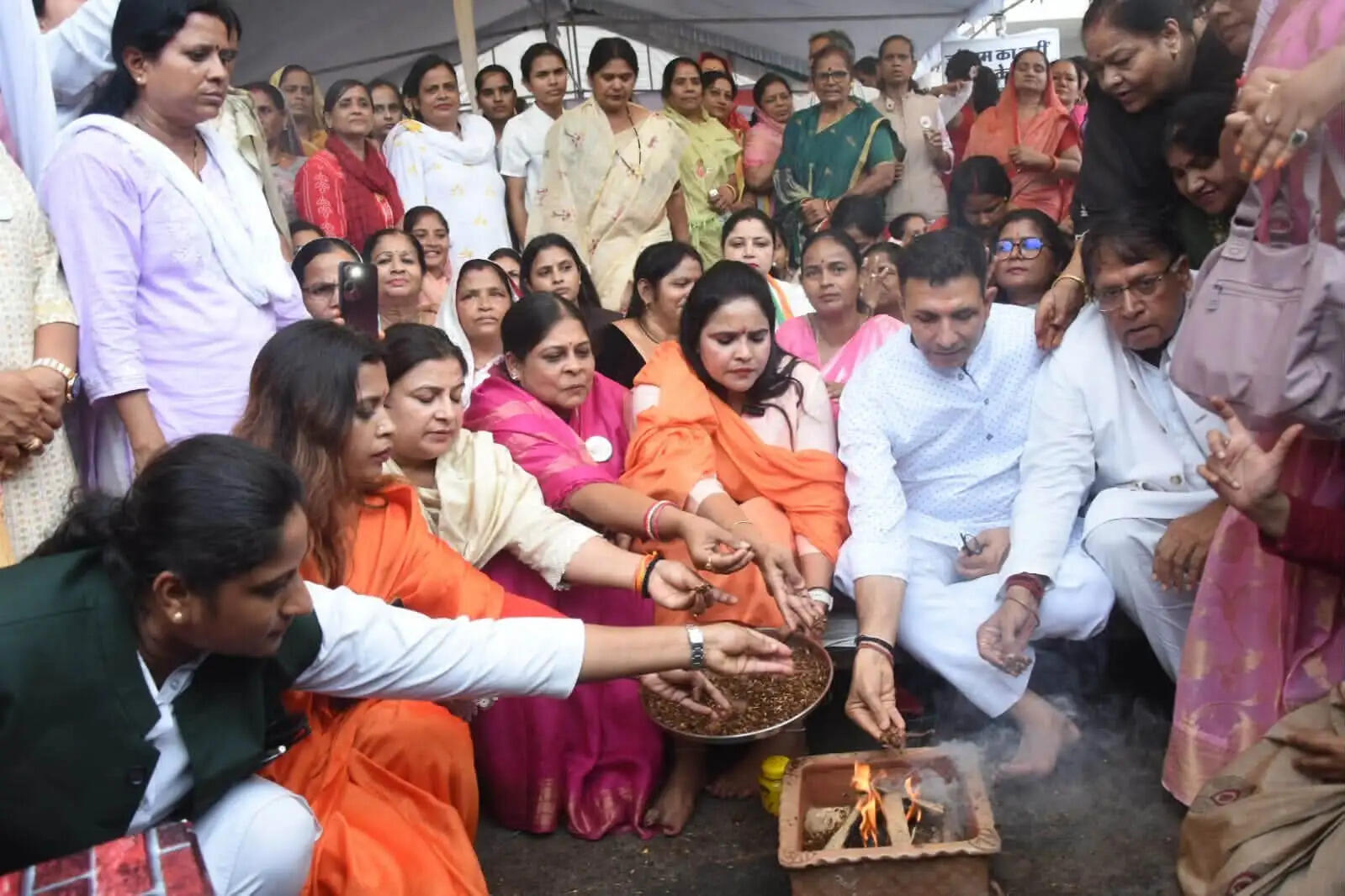 भोपाल:&nbsp;राम मंदिर चंदा मामले में निष्पक्ष जांच की मांग को लेकर महिला कांग्रेस ने&nbsp;किया 'सद्बुद्धि यज्ञ'