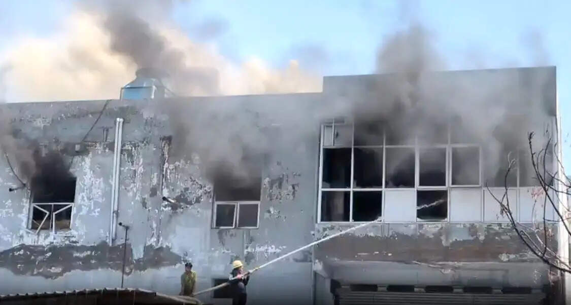 फैक्ट्री में लगी आग, लाखों का नुकसान