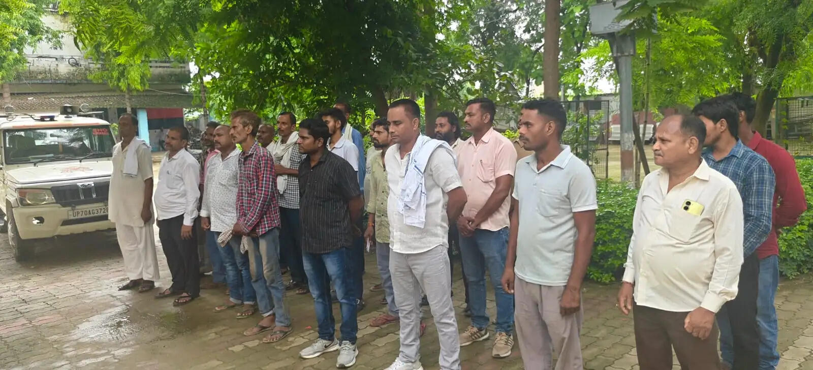 वाराणसी : थाना जंसा में हिस्ट्रीशीटरों की परेड, कानून का पालन करने की दिलाई गई शपथ