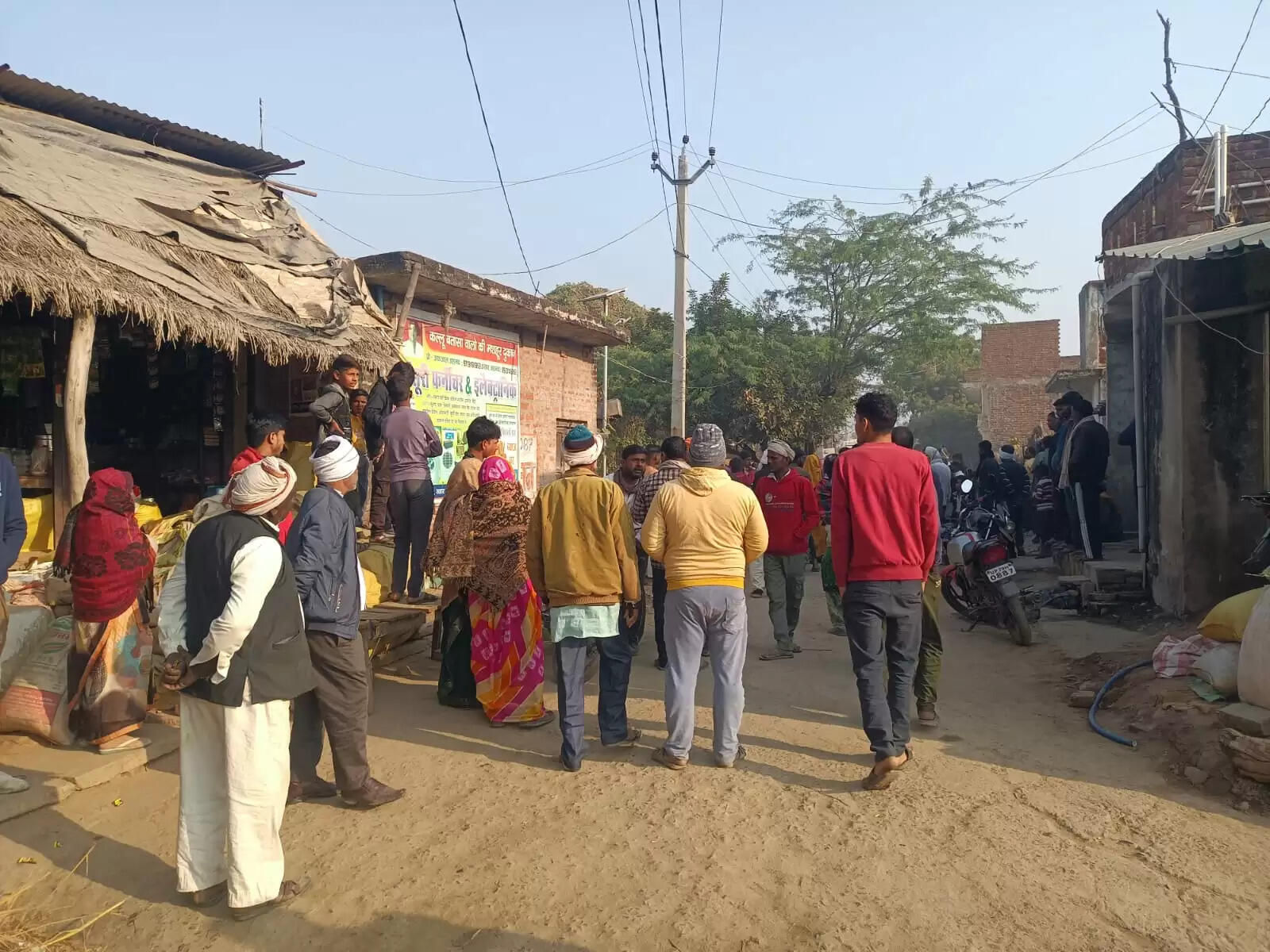 औरैया में स्कूल वैन चलाते समय हार्ट अटैक आने से चालक की मौत, बच्चों में अफरातफरी