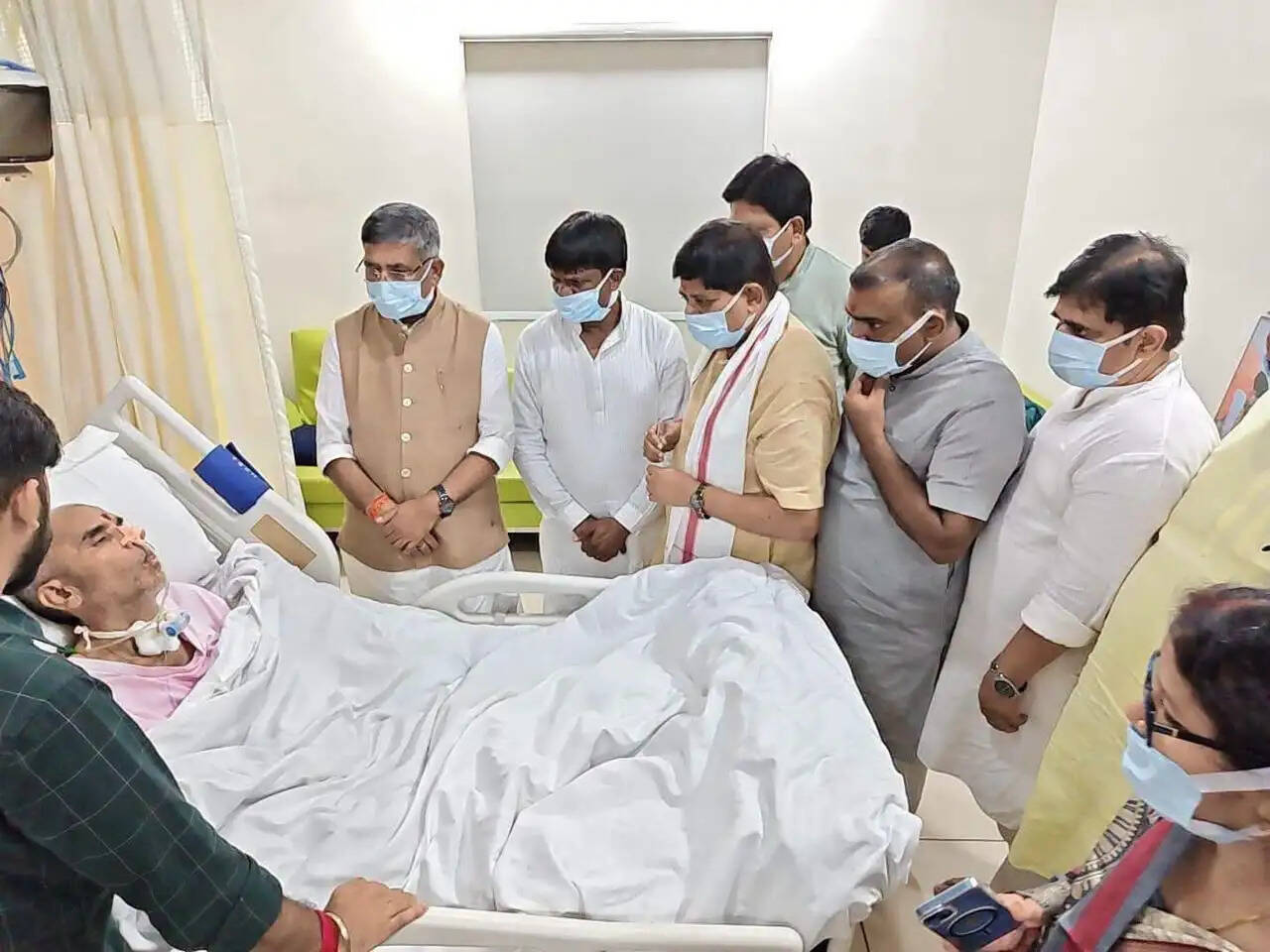 भाजपा प्रदेश अध्यक्ष ने पूर्व विधायक इंद्रजीत महतो व विधायक मथुरा प्रसाद महतो के पुत्र का जाना हालचाल