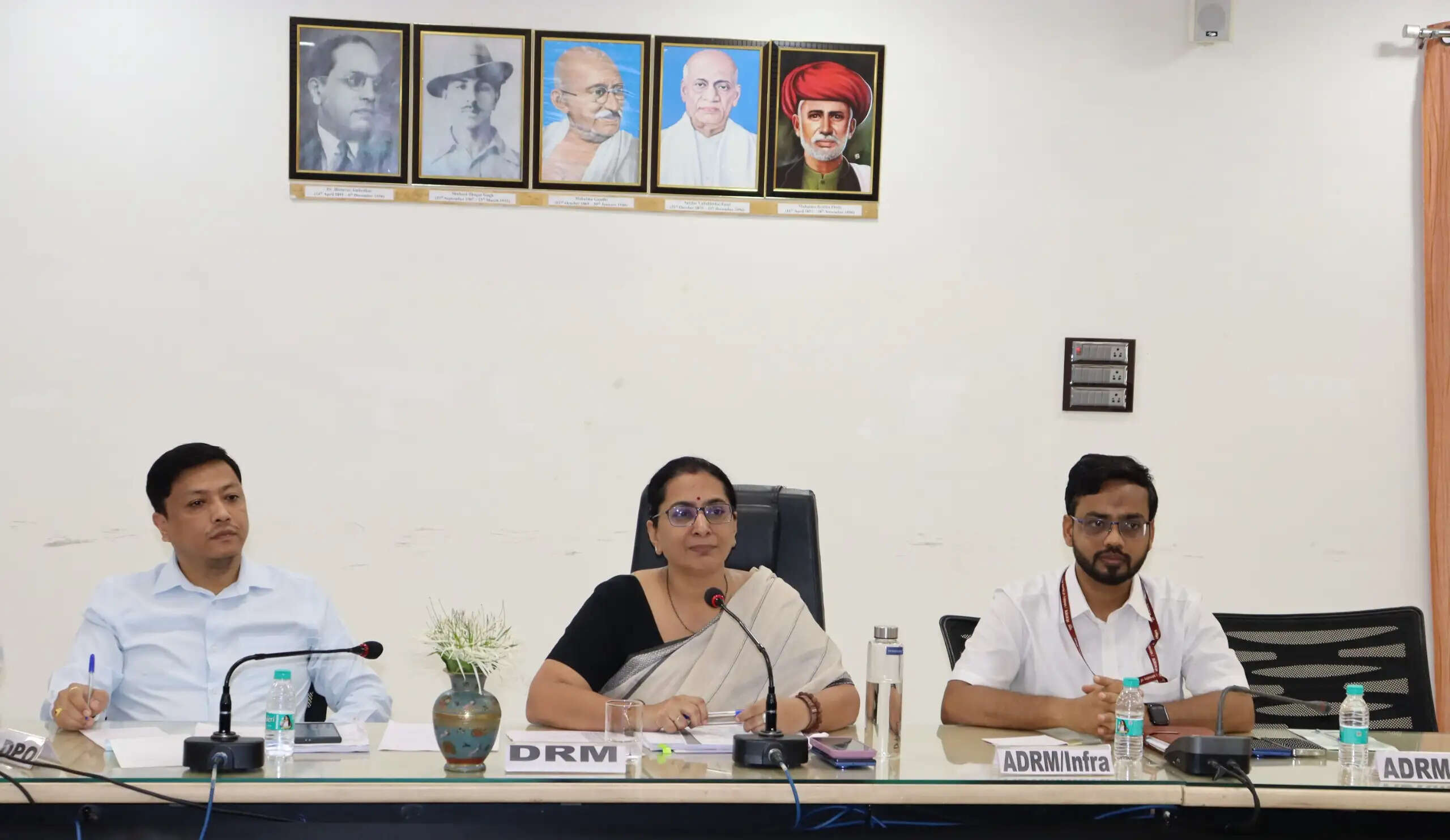 रेल कर्मियों के&nbsp;हित एवं कल्याण से जुड़े विभिन्न मुद्दों पर हुई चर्चा