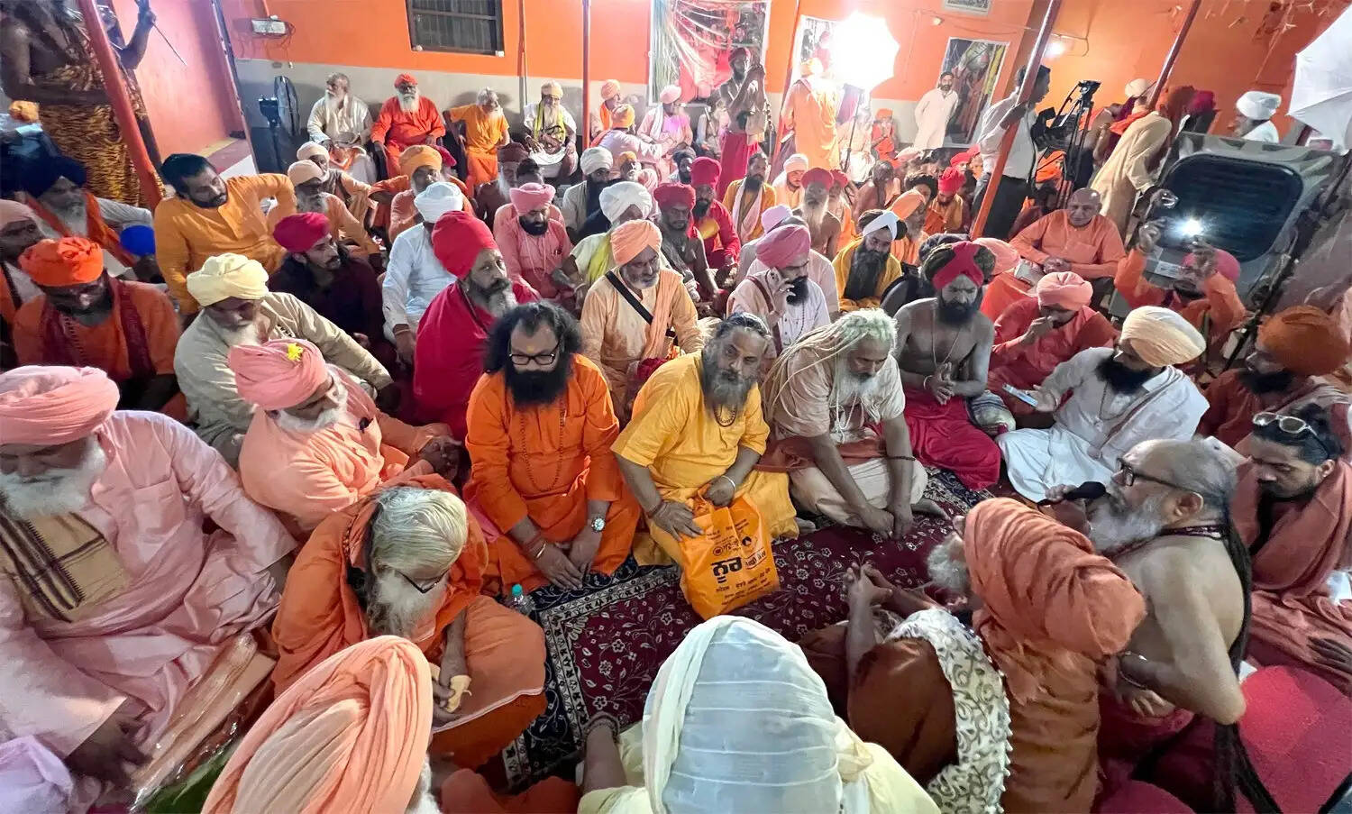 श्री पंचायती अखाड़ा बड़ा उदासीन निर्वाण ने पांच संतों को किया आजीवन निष्कासित
