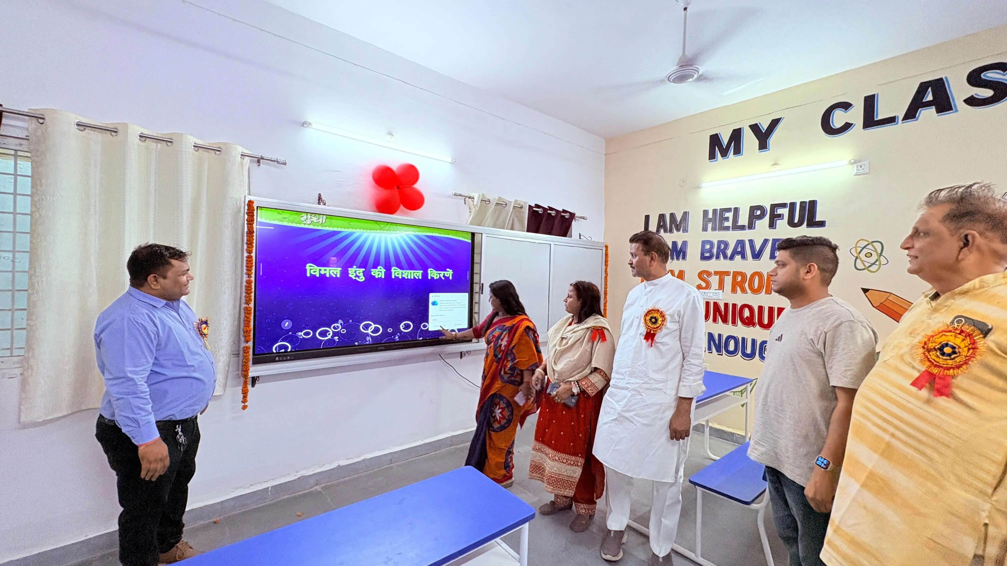 स्मार्ट क्लासरूम एवं कंप्यूटर लैब से संवरेंगा स्कूल में आने वाले बच्चों का भविष्य : गणेश केसरवानी