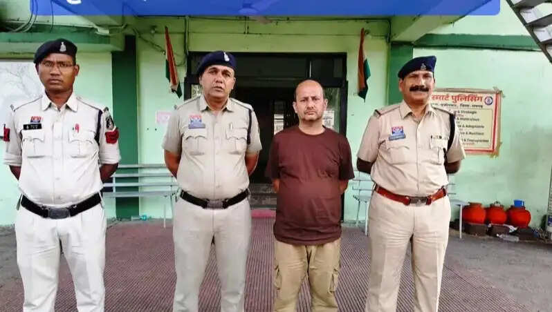 रायगढ़ पुलिस ने क्रिकेट सट्टा मामले के फरार खाईवाल रामफल अग्रवाल को किया गिरफ्तार
