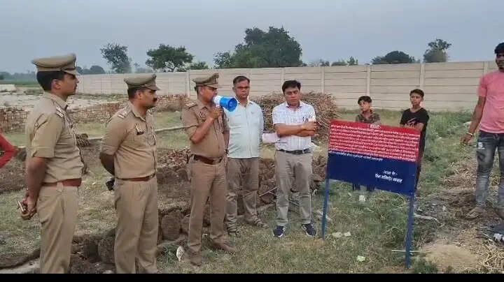 गैंग लीडर पर कुर्की की कार्रवाई