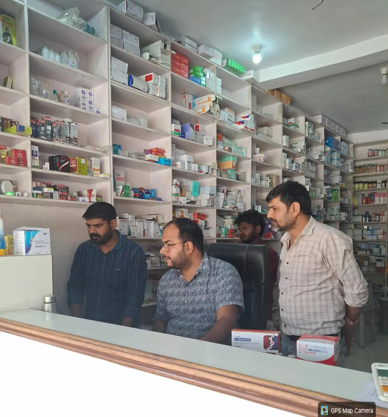 शासन के निर्देश पर जौनपुर में थोक मेडिकल फर्मों का भौतिक सत्यापन शुरू