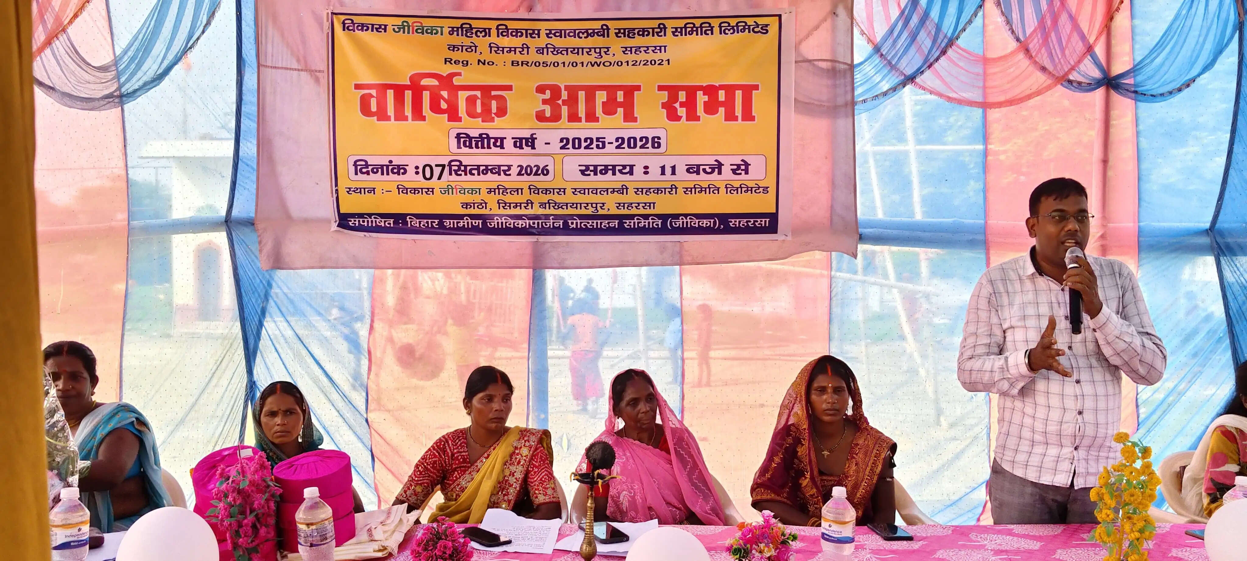 सामूहिक शक्ति से सशक्तिकरण की ओर बढ़ रही जीविका दीदियां