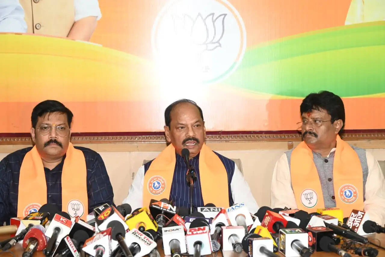 नीट पर राजनीति कर रहा विपक्ष, झारखंड की परीक्षा गड़बड़ियों पर क्यों चुप है कांग्रेस: रघुवर दास