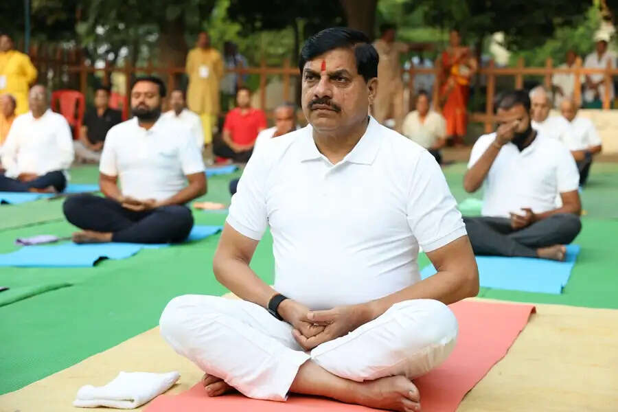 व्यक्ति को समय का श्रेष्ठतम उपयोग कर सकारात्मक सोच के साथ आगे बढ़ना चाहिए : मुख्यमंत्री डॉ. यादव