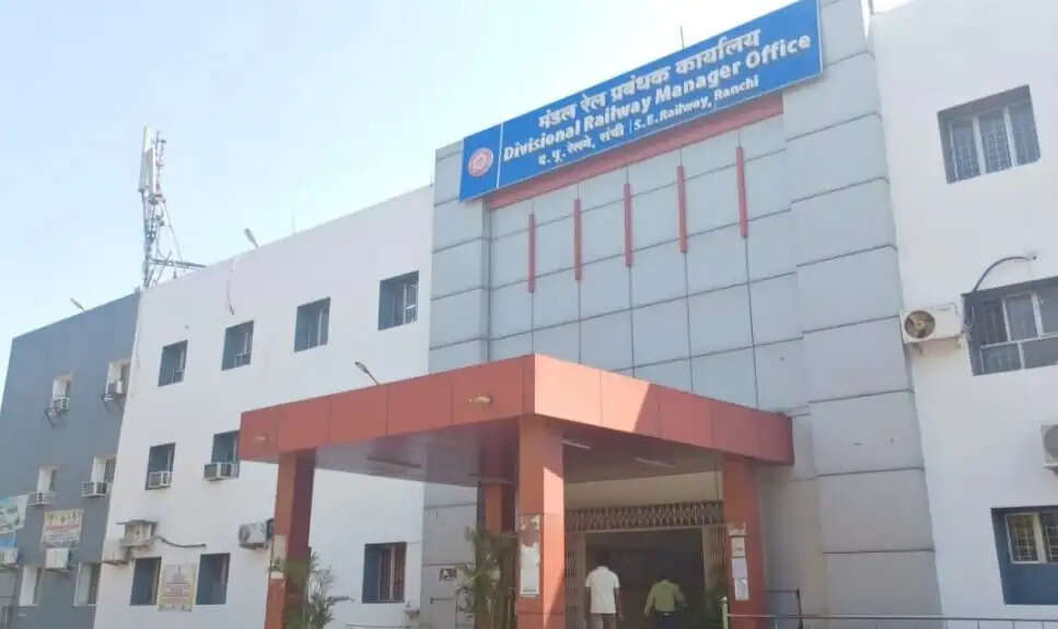 सीबीआई ने रेलवे के चीफ कॉमर्शियल इंस्पेक्टर को 50 हजार रूपये घूस लेते किया गिरफ्तार