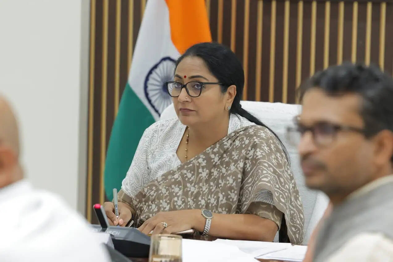 बजट घोषणाओं संबंधी कार्यों को समयबद्ध तरीके से पूरा करेंः मुख्यमंत्री