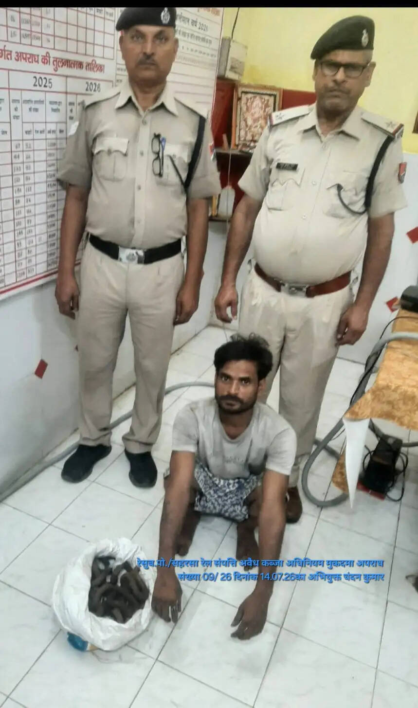 रेलवे ट्रैक के बीच से पेंड्रॉल क्लिप चोरी करते एक व्यक्ति को आरपीएफ ने गिरफ्तार किया