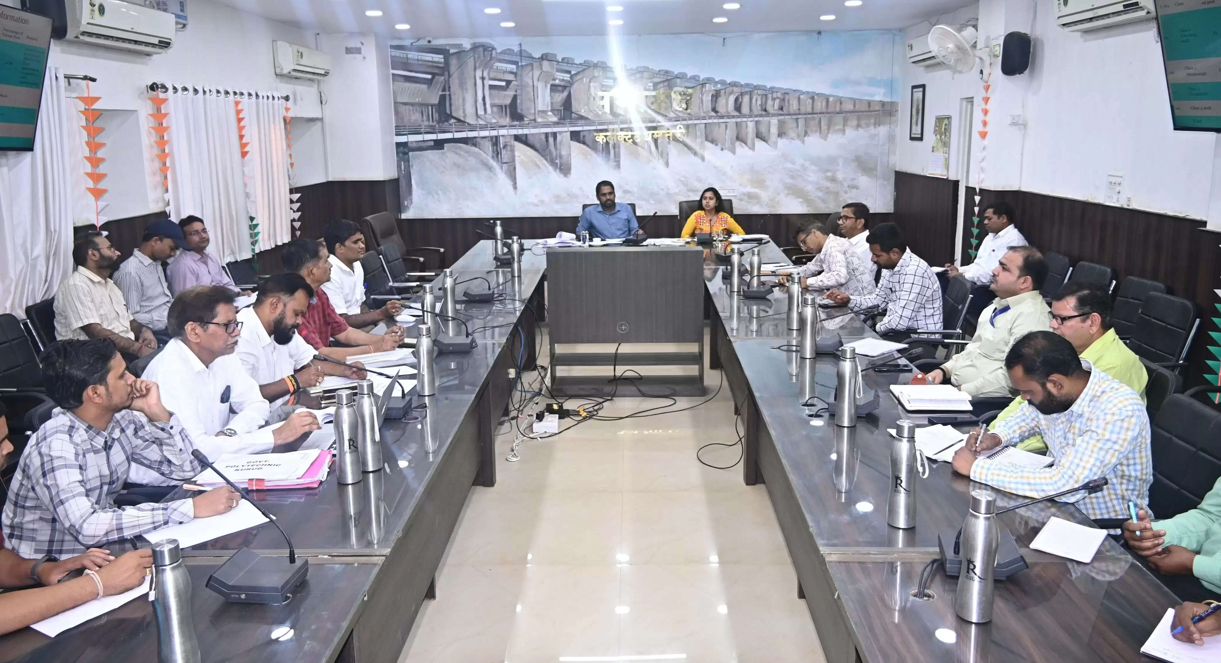 कन्या आश्रम व छात्रावासों में पुरूषों का प्रवेश न हो : कलेक्टर