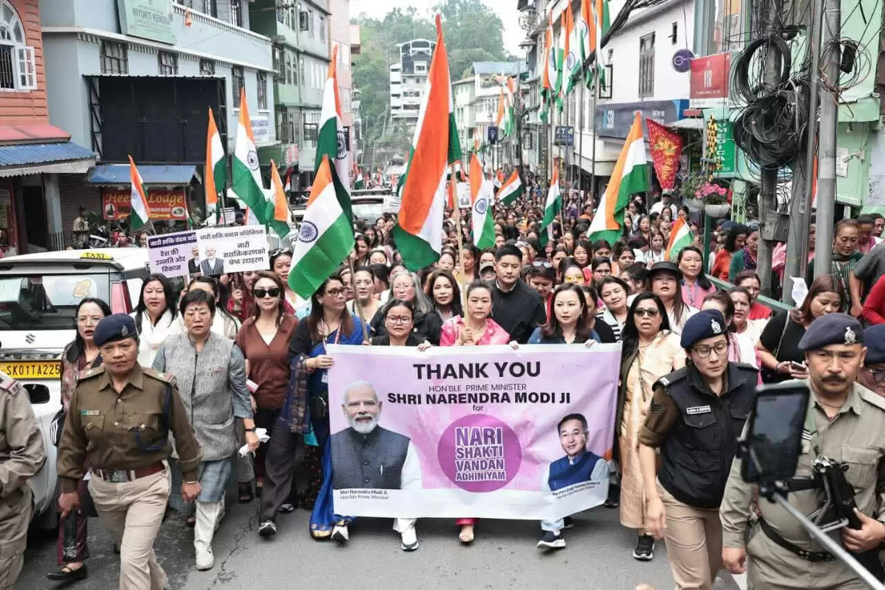 'नारी शक्ति वंदन अधिनियम' के समर्थन में गंगटोक में रैली निकाली गई