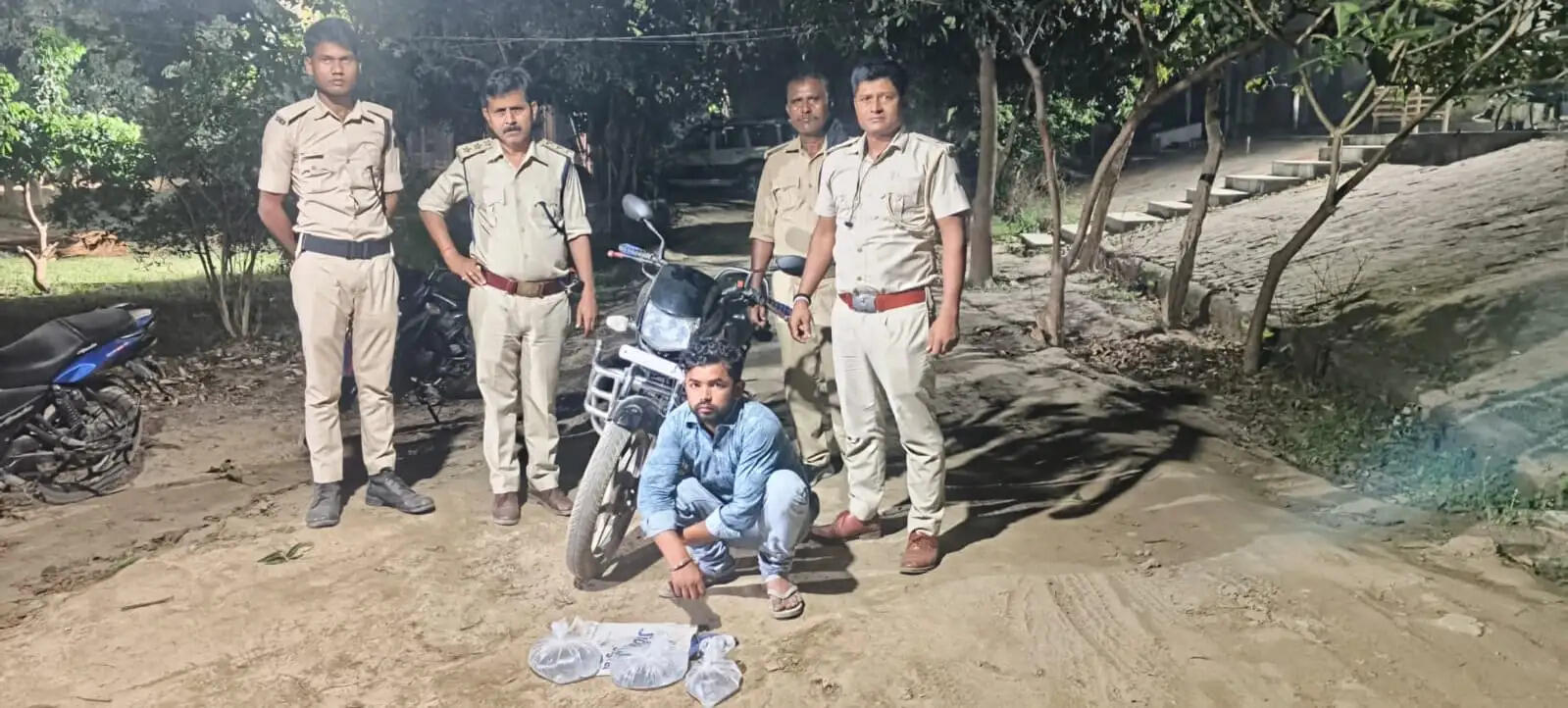 सिमराही पुलिस की बड़ी कार्रवाई: 9 लीटर चुलाई शराब के साथ 3 तस्कर गिरफ्तार