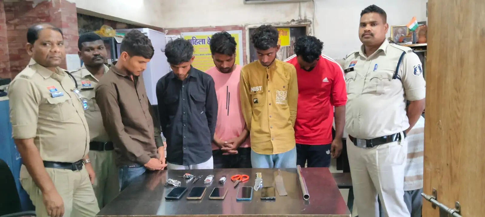 ज्वेलर्स शॉप में डकैती की योजना बना रहे पांच आरोपित गिरफ्तार