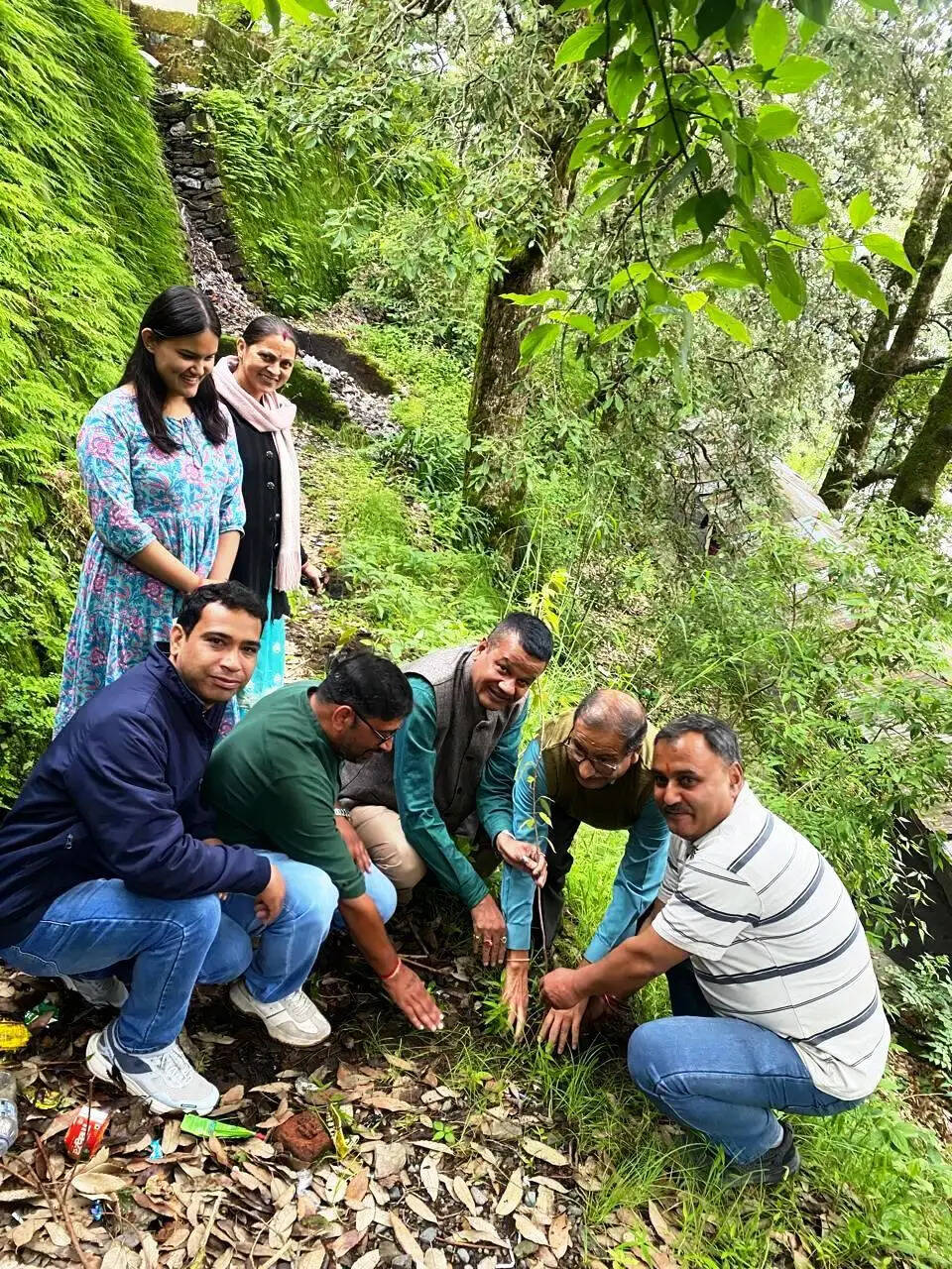 वन महोत्सव सप्ताह के तहत नैनीताल में पौधारोपण, ‘एक पेड़ मां के नाम’ अभियान को मिला बल