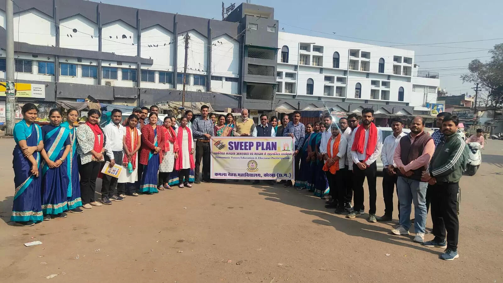 नुक्कड़ नाटक कर व‍िद्यार्थ‍ियों ने दिया संदेश, अंगाकर रोटी खाएंगे, वोट देने जाएंगे और अपना फर्ज निभाएंगे