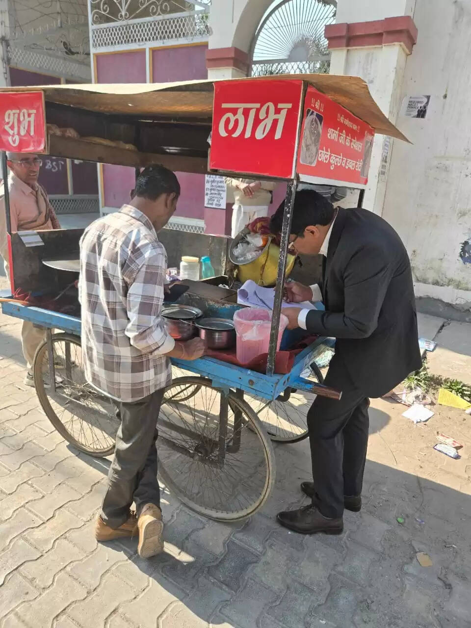 जींद : खाद्य एवं सुरक्षा विभाग ने कालेज कैंटीन व रेहड़ी से भरे छोले समाेसे के सैंपल