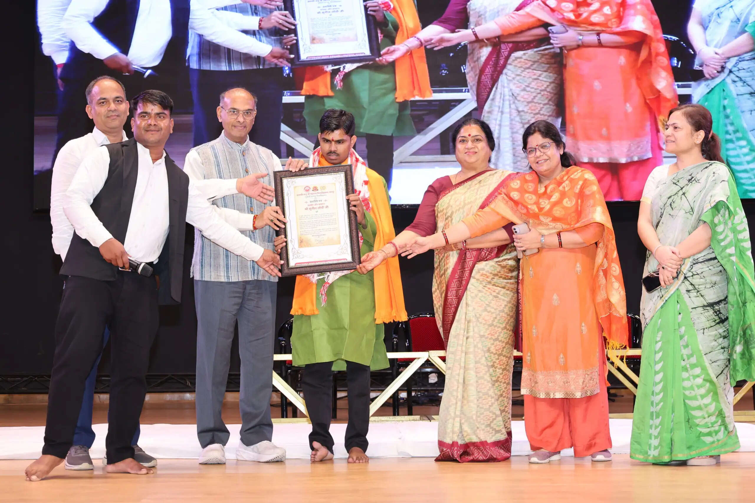‘हनुमान अंश’ के गायक सुनील लोधी के भजनों से गूंजा सीएसजेएमयू