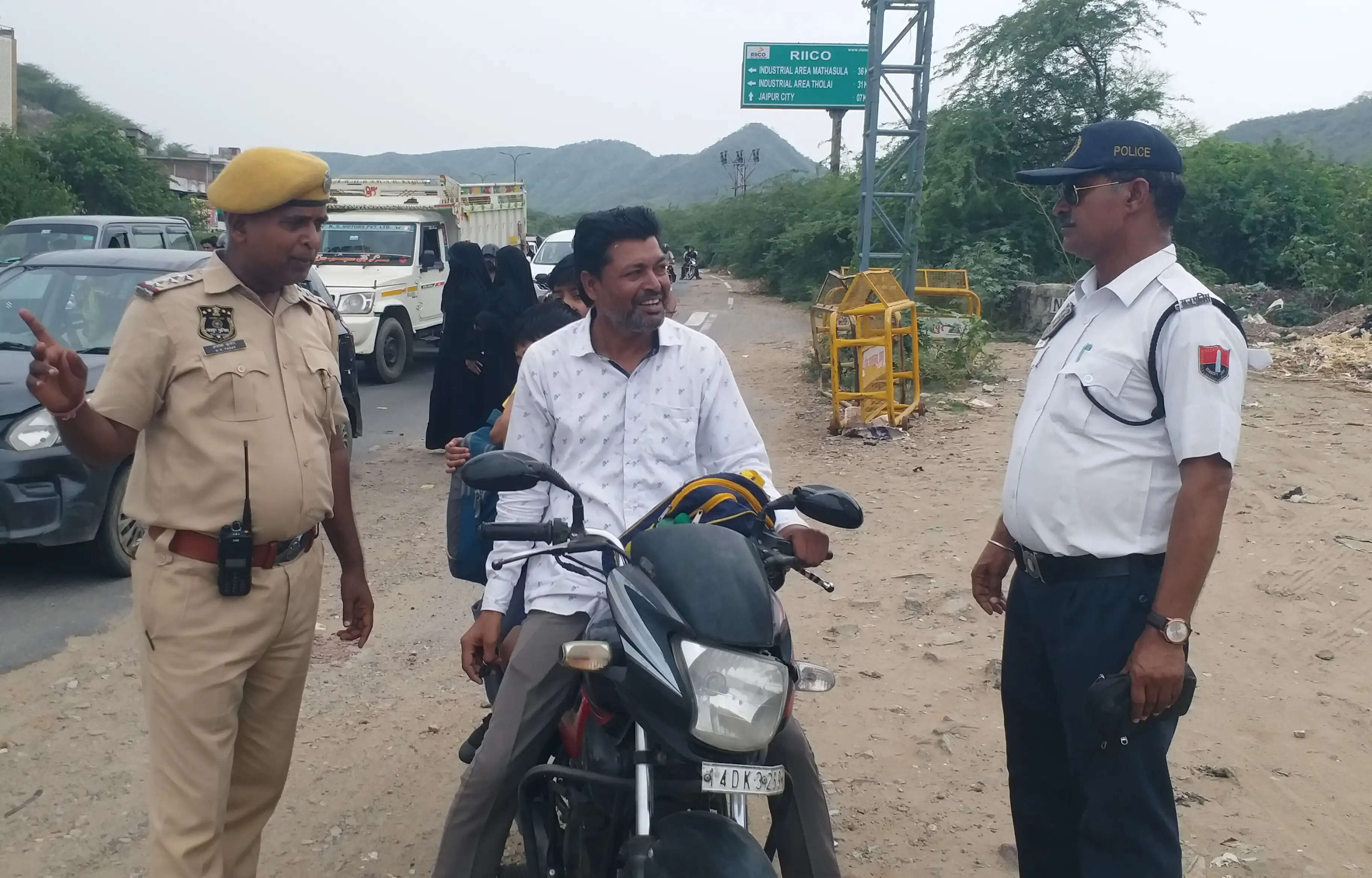 बिना हेलमेट वालों पर पुलिस का शिकंजा: पुलिस ने 97 हजार से अधिक काटे चालान