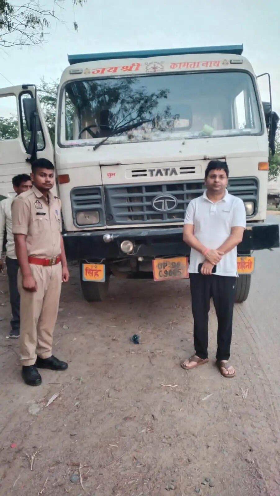 ओवरलोड वाहनों पर बड़ी कार्रवाई, कई ट्रक पकड़े गए, 4 सीज मचा हड़कंप