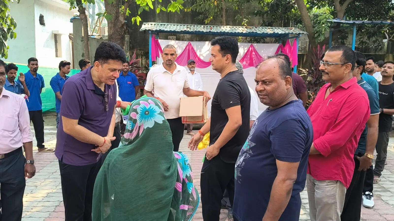 गांधी जयंती पर सिविल कोर्ट परिसर में चला स्वच्छता अभियान, सफाईकर्मियों को किया सम्मानित