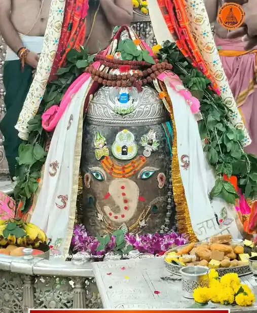 क्रिकेटर रिंकू सिंह ने किए महाकाल के दर्शन