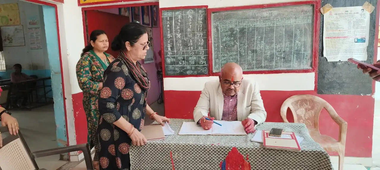 बीएलओ ड्यूटी के नाम पर शिक्षण कार्य प्रभावित करना उचित नहीं : जिलाधिकारी