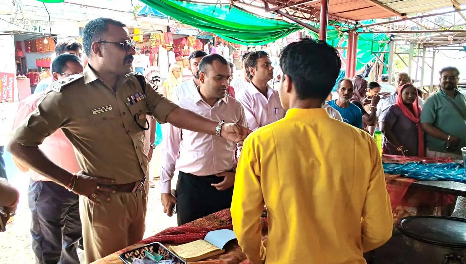 चंडी देवी मंदिर पहुंचे डीएम-एसएसपी, सुरक्षा व्यवस्थाओं का लिया जायजा